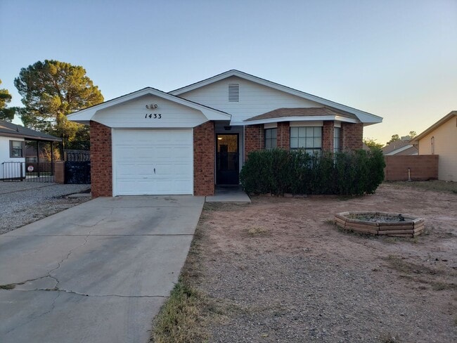 Building Photo - Near Holloman AFB Rental