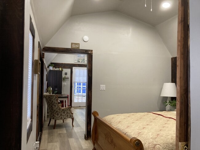 Photo - 2924 Richmond Way