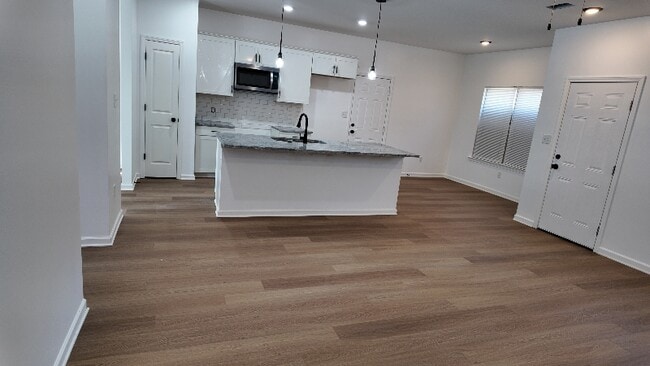 Photo - 698 Delta Rd