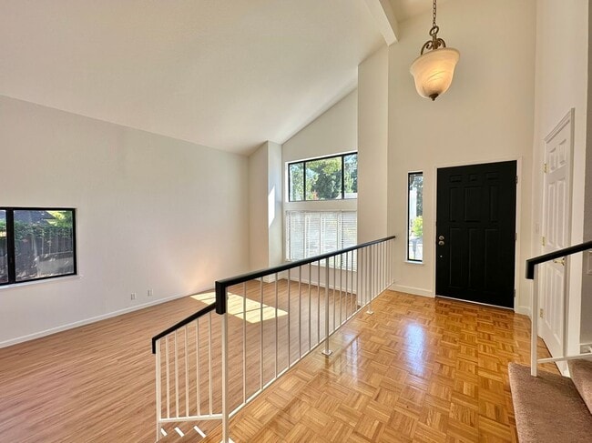 Photo - 768 Rose Dr