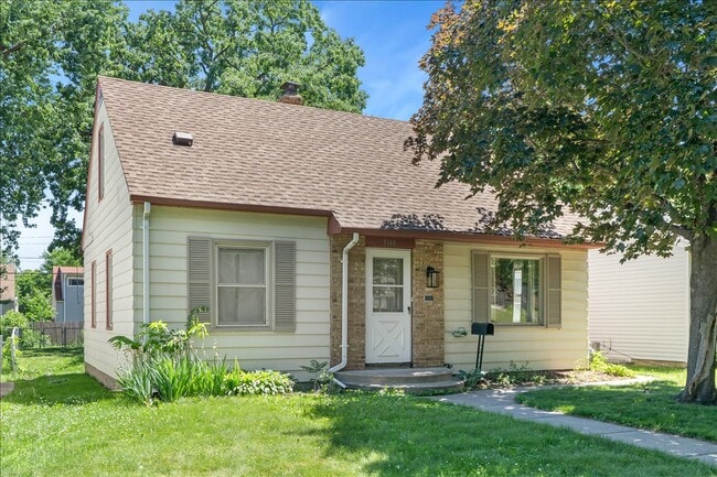 Building Photo - 5148 Washburn Ave N
