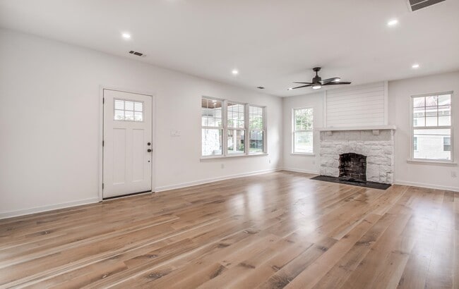 Photo - 1781 Forest Ave