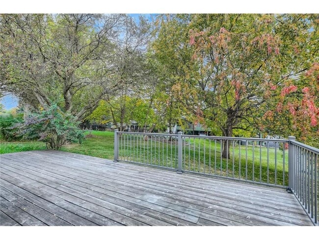 Photo - 645 Windemere Curve