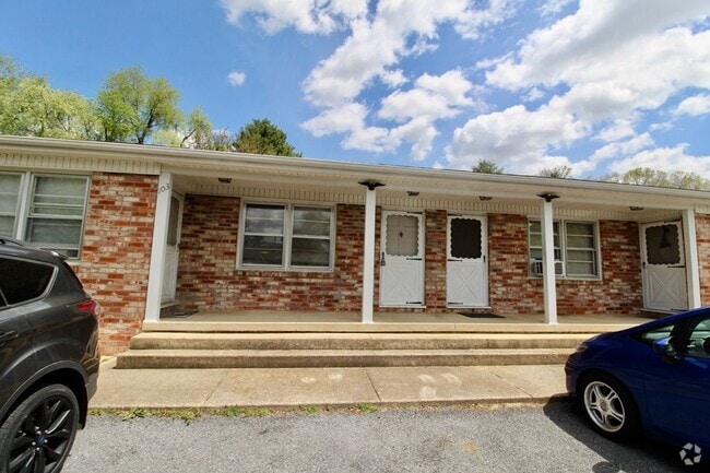 Building Photo - Charming 2-Bedroom Apartment in the Heart ...