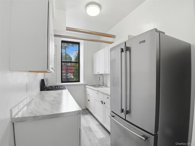 762 Brady Ave Unit Ground