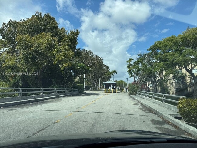 Building Photo - 6301 N Falls Cir Dr Unit 213