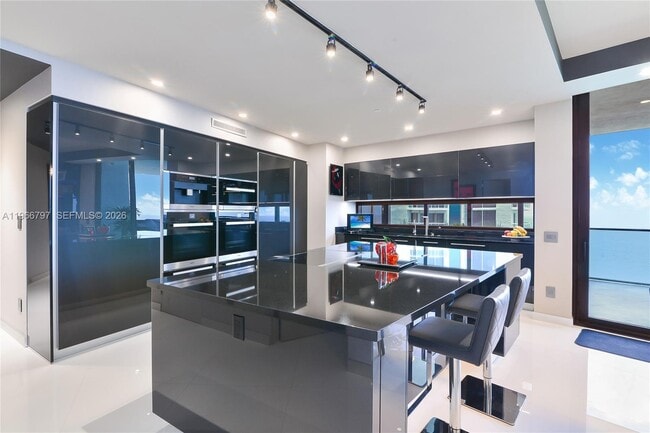 Photo - 18555 Collins Ave Unidad 1605