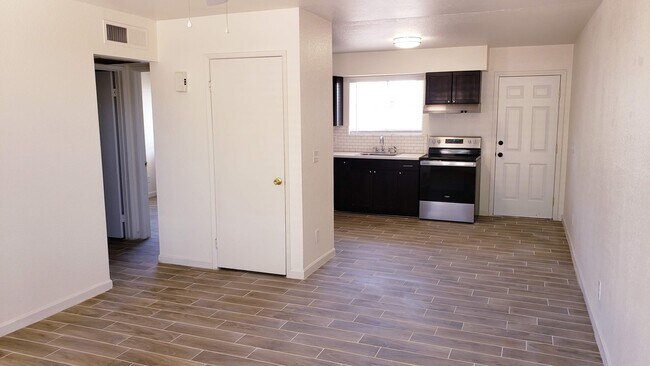 Building Photo - 1222 E Harry St Rental