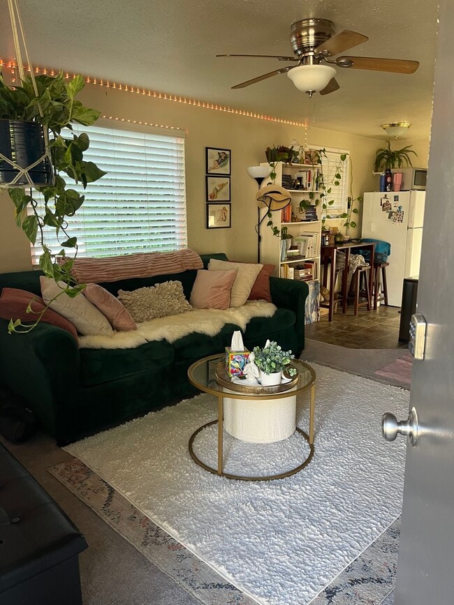 Photo - Lake Louise Dr SW