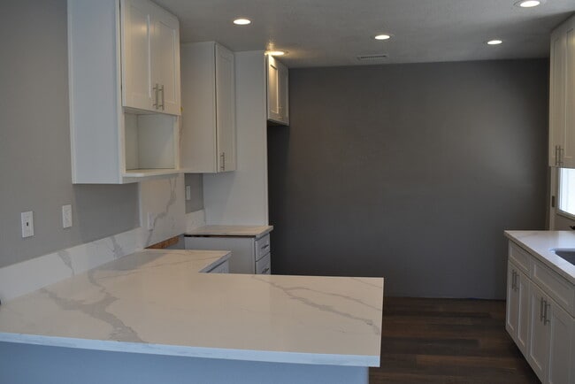 Building Photo - 3 Bedroom Remodeled Home in San Diego