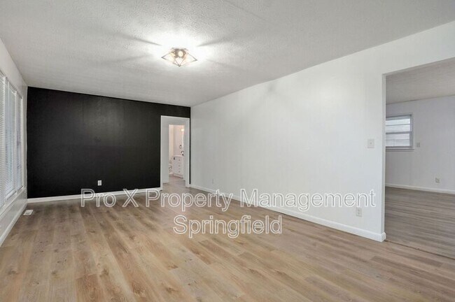 Photo - 906 N Belview Ave
