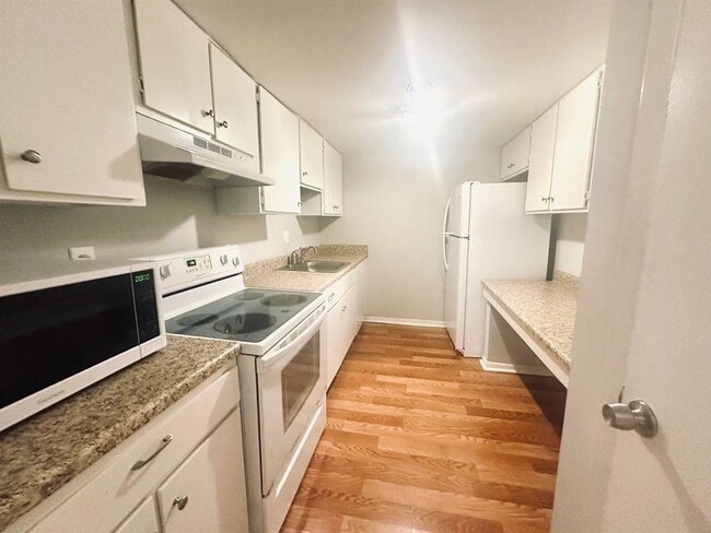 Building Photo - 1855 Poplar Woods Cir W