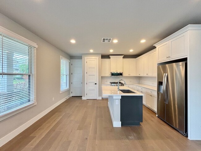 Photo - 311 E Evergreen-19 Unit 19