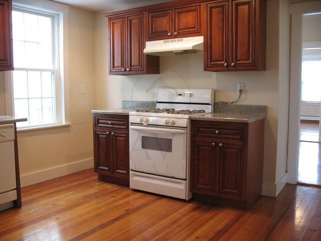 Building Photo - 835 Fellsway Unit 1