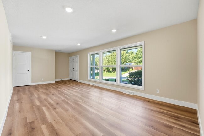 Photo - 1104 Falcon Dr