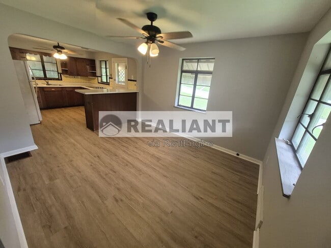 Photo - 501 Hallam Ave