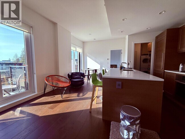 Photo - 5681 Birney Ave Unité 405