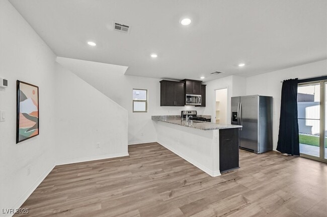 Photo - 2212 Langmore St