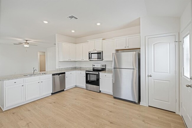 Photo - 14616 Wahlbergs Wy