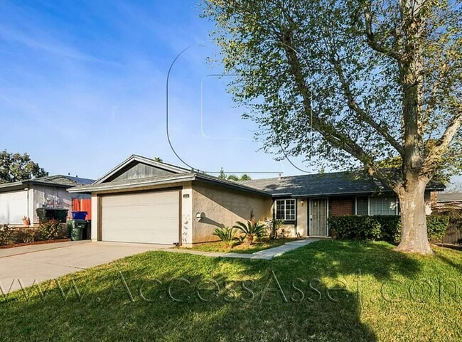 Lovely Single Story 4 Bed/2 Bath Home In R... - Lovely Single Story 4 Bed/2 Bath Home In R...