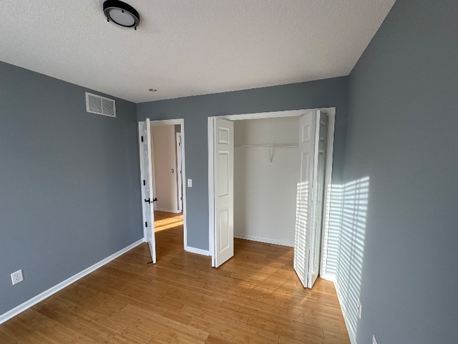 Photo - 951 Trenton Ln N