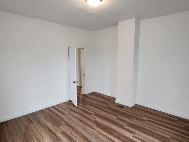 Photo - 2320 Howe St Unit Lower