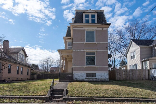 Building Photo - 1743 Compton Rd Unit #3 COMPTON 1743