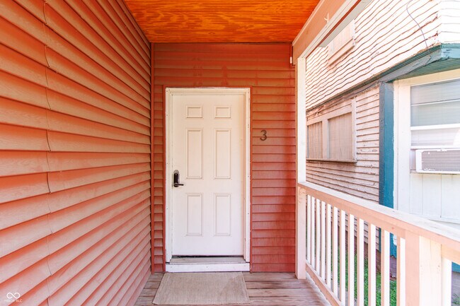 Photo - 1546 E 10th St Unit 3