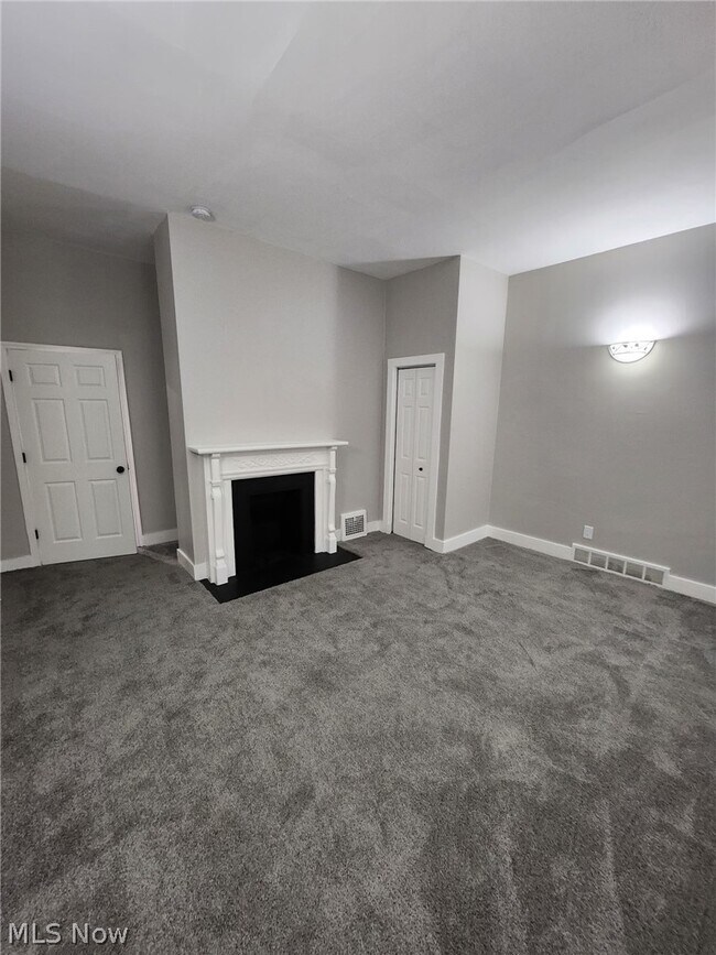Photo - 2030 W 81st St