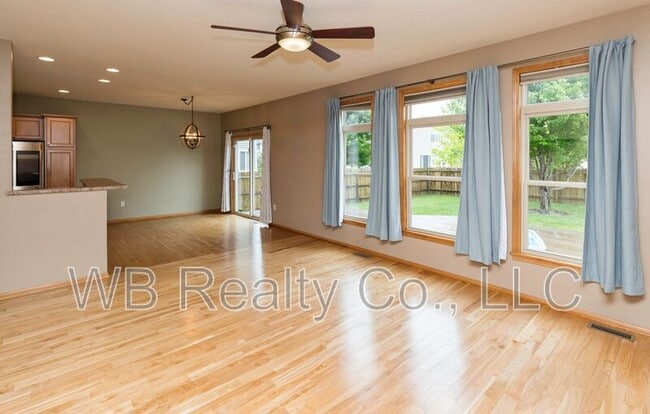 Photo - 645 SE Carefree Ln