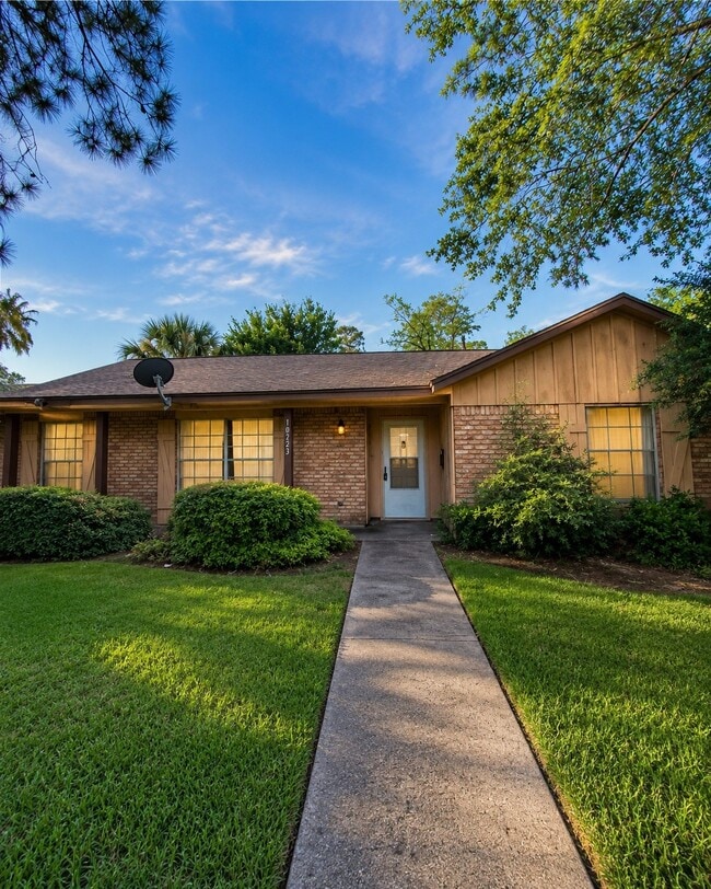 Building Photo - 10223 Knoboak Dr