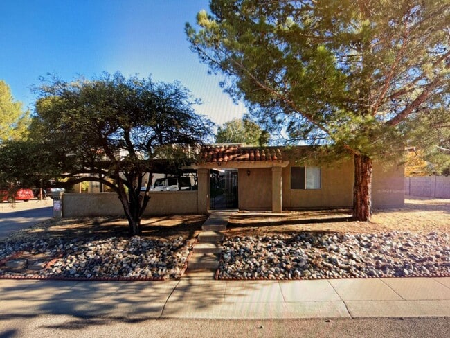 Spacious condo! Includes washer & dryer & ... - Spacious condo! Includes washer & dryer & ... Unit B