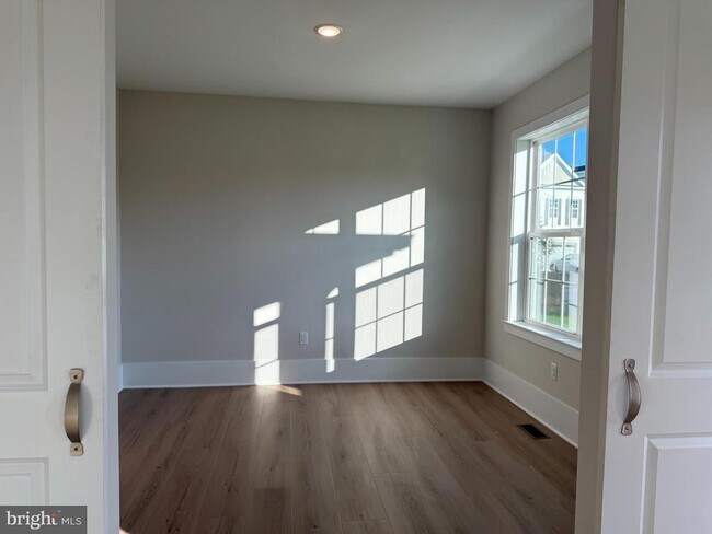 Photo - 1404 Justin Dr