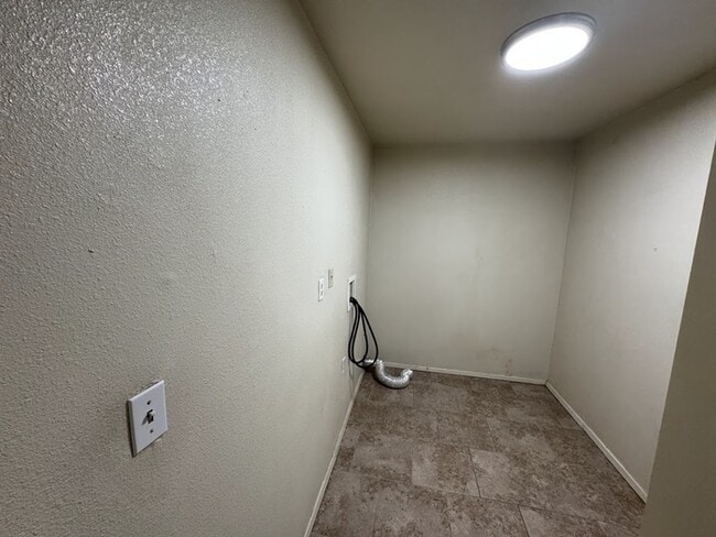 Photo - 4330 N 87th Ave