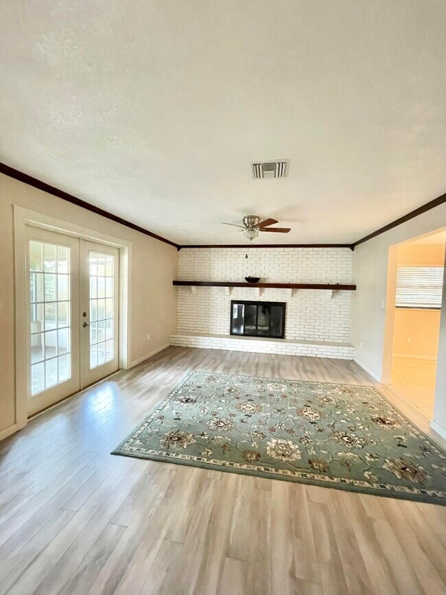 Photo - 3025 Briarwood Ln