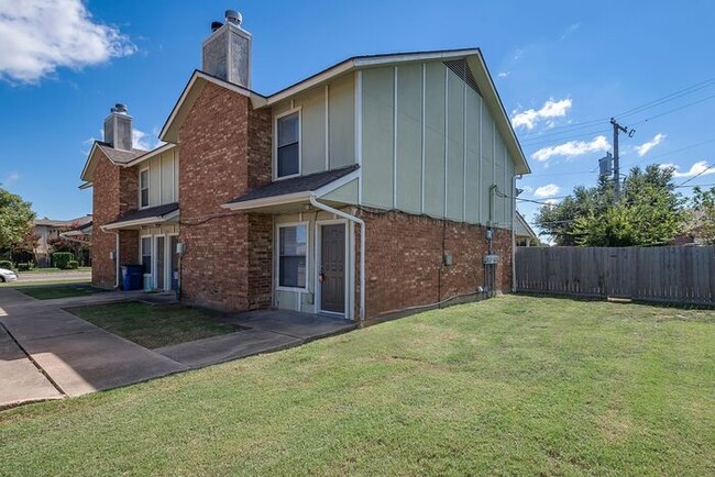 Kick it in Keller in this 2 story Townhome! - Kick it in Keller in this 2 story Townhome!