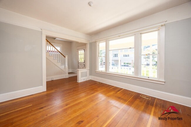 Photo - 2445 SE Belmont St