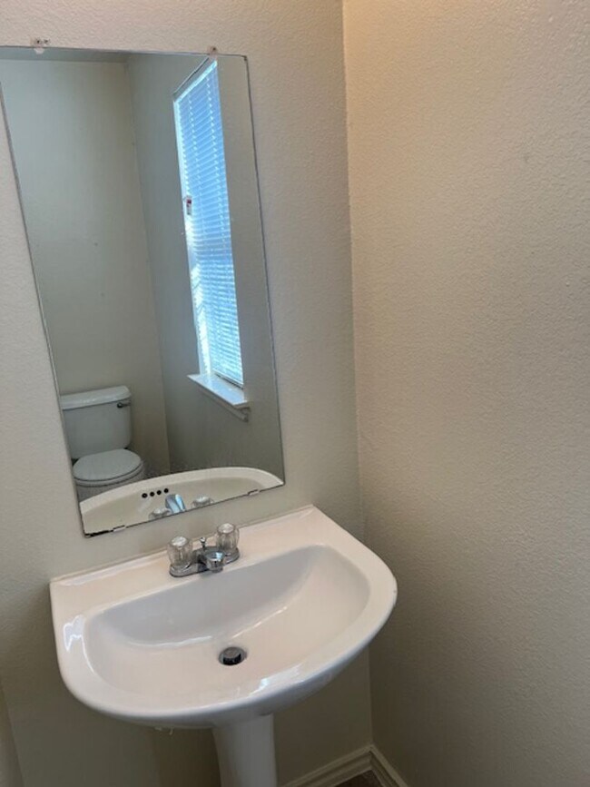 Photo - 929 Unit B