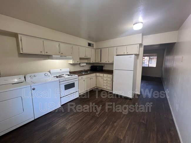 Photo - 2219 E Dortha Ave Unit Apt 8