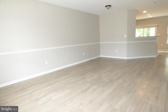 Photo - 20957 Duryea Terrace