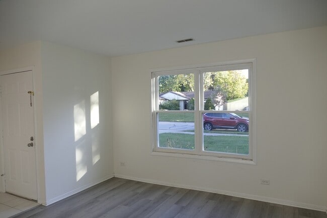 Photo - 1076 Crestwood Ln