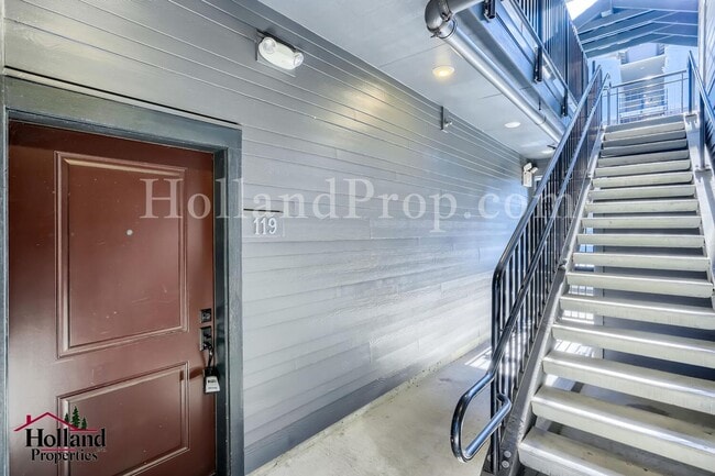 Photo - Nice ground floor 1 bedroom condo. Less than 1/4 mile to Nike!