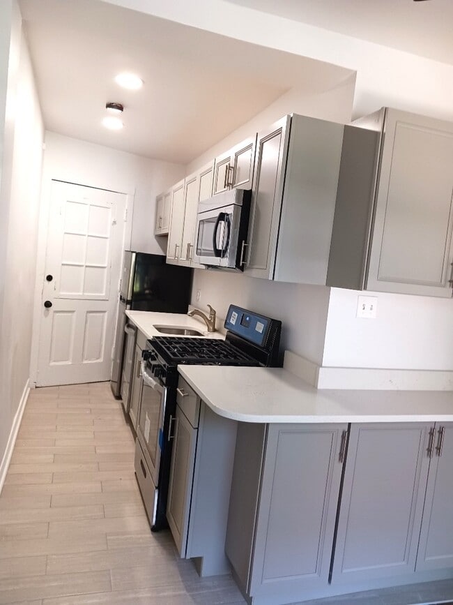 Photo - 5947 N Winthrop Ave Unit 1B