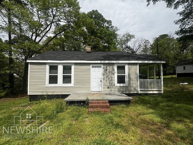 Building Photo - Recently Remodeled 3 Bedroom Home with Large Backyard and Covered Front Porch