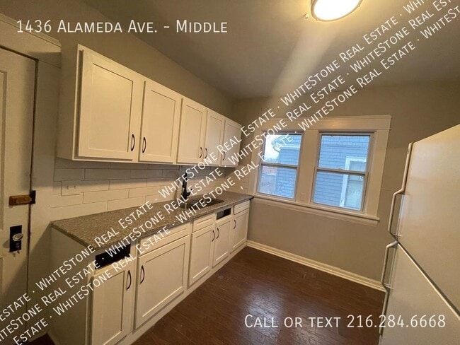Photo - 2 bedroom apartmet in Lakewood! Unit Middle