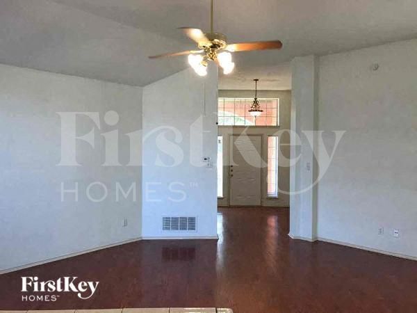 Photo - 403 Jennifer Ln