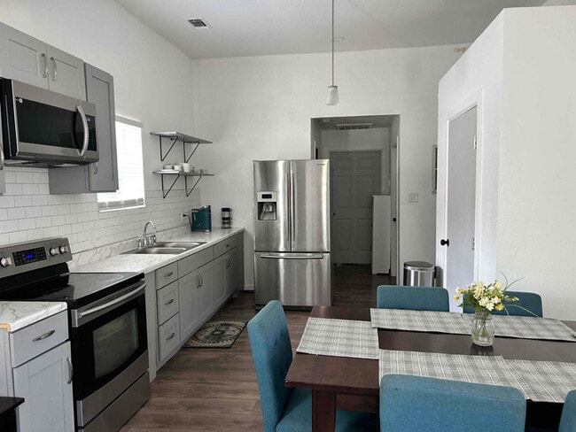 Photo - 206 E Brenham St