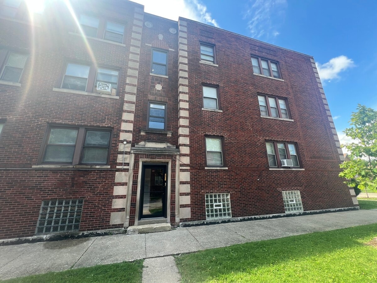 Photo - 239 E 108th St