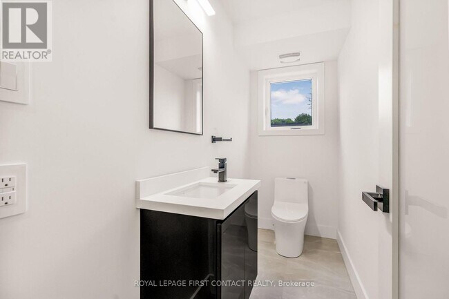 Photo - 4 Alderwood Ln