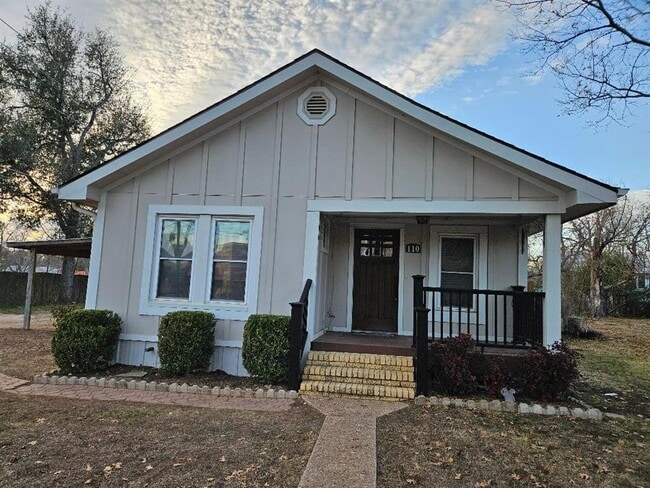 Building Photo - 110 Lexington Rd